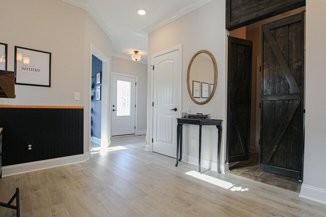 Building Photo - Pet Friendly in Sango!