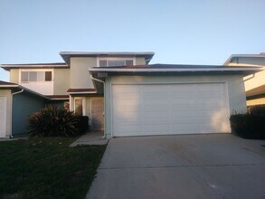 Building Photo - 798