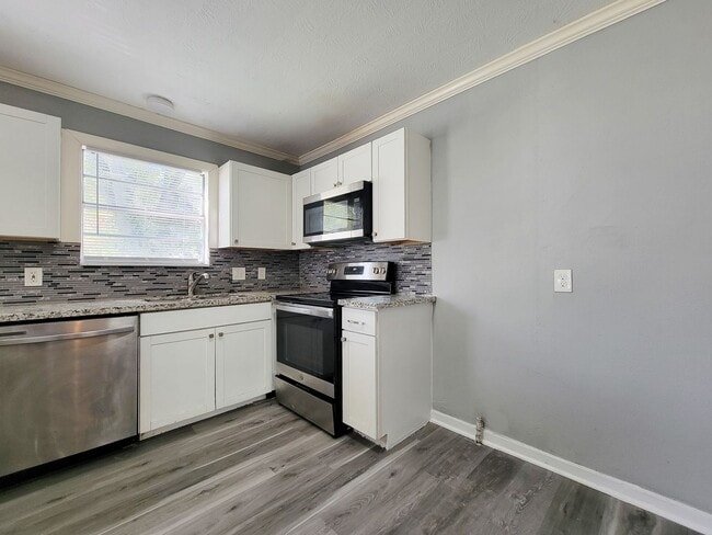 Building Photo - RECENTLY REMODELED HOME IN LA MARQUE