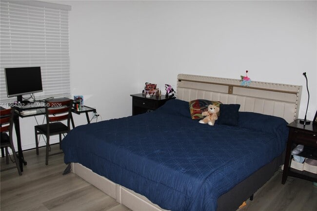 Building Photo - 470 NE 12th St