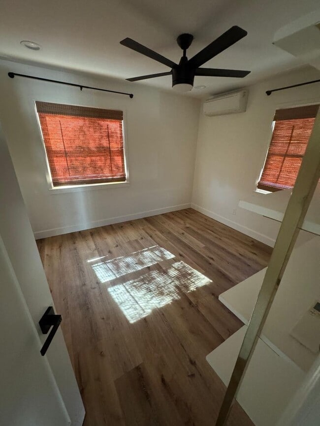 Building Photo - 3 Bedrooms 2 baths house fully remodeled.
