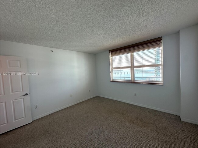 Building Photo - 1155 Brickell Bay Dr