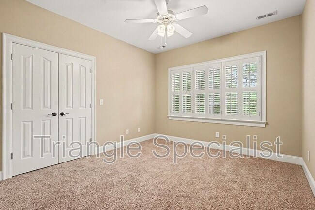 Building Photo - 6121 Carlyle Dr