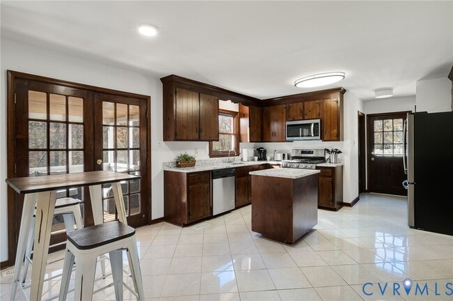 Building Photo - 9621 Peppertree Dr