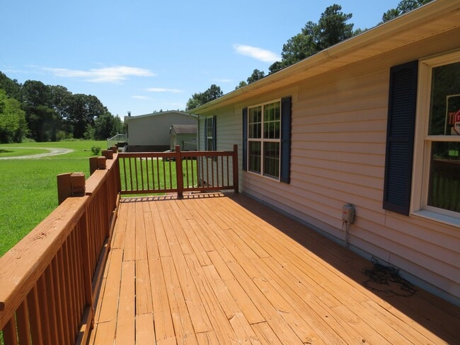 Building Photo - 3 Bedroom 2 Bath home on 1 acre