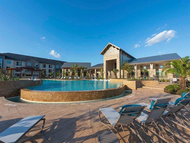 Building Photo - 20290 Park Lake View Dr