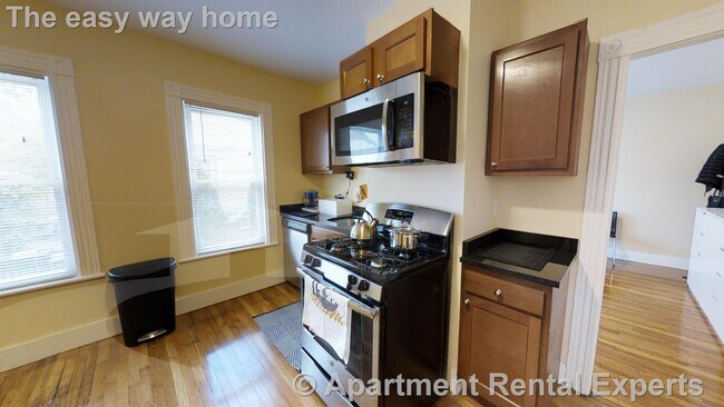 Building Photo - 5-7 Blake St Unit #1