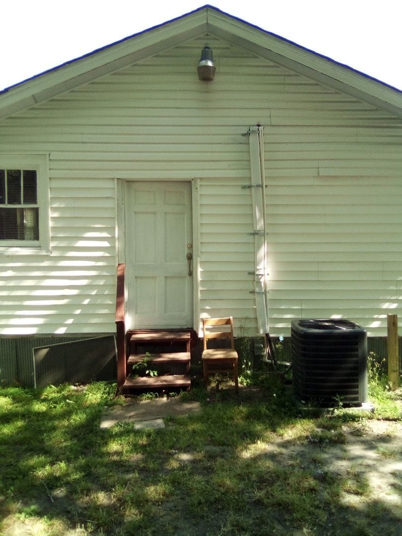 Building Photo - 2705 E Market St