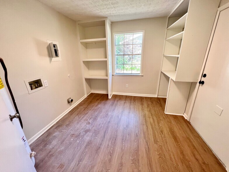 Laundry - 2474 Barnes Crossing Rd