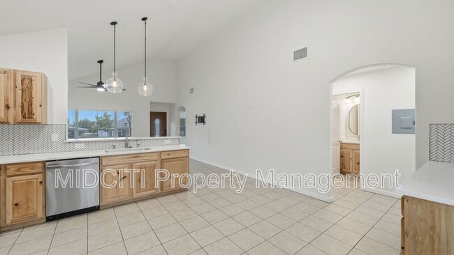 Building Photo - 1361 Bob White Dr