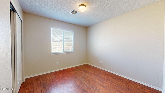 Building Photo - 1819 Shreya St