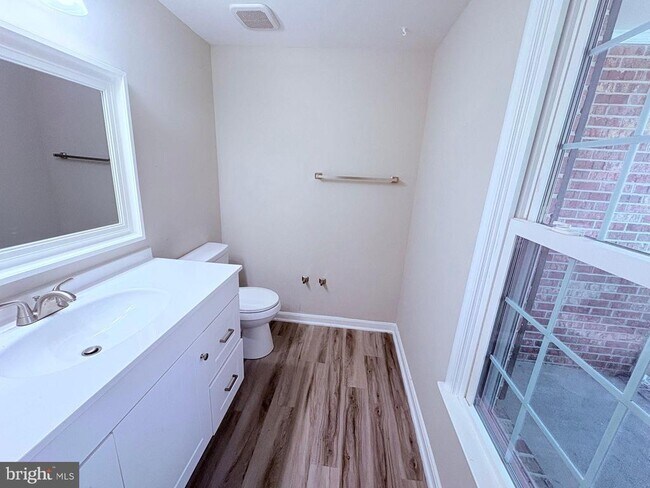 Building Photo - 204 Bosun Cove