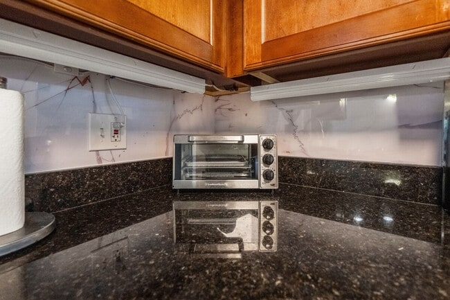 Building Photo - 7021 Sonata Dr