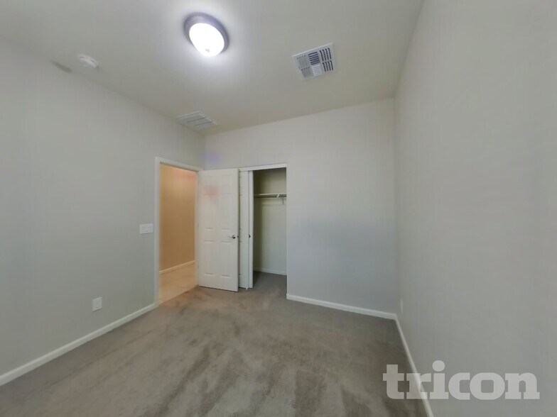 Building Photo - 8631 E Peralta Ave