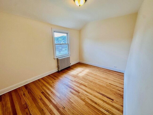 Building Photo - 47 Aqueduct Ave
