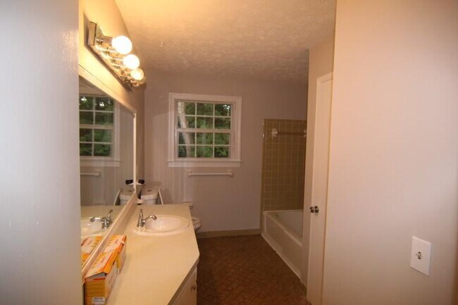 Building Photo - 3765 Manor House Dr