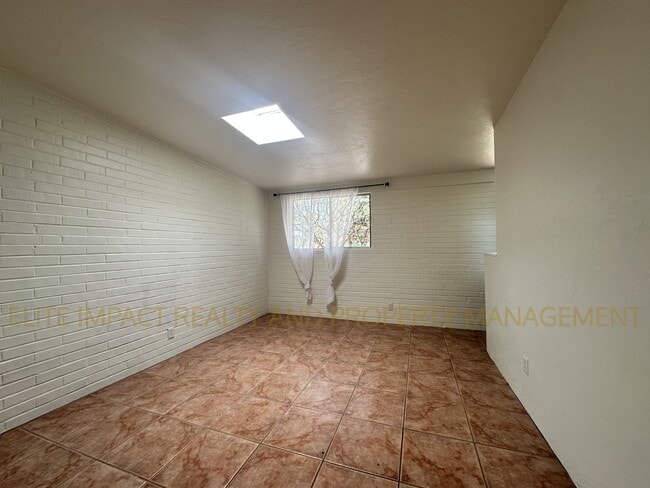 Building Photo - 6624 E Nelson Dr