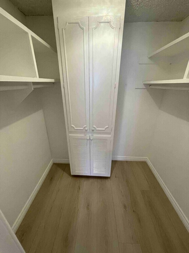 Building Photo - COMPLETELY UPDATED AND REMODELED ENCINO SP...
