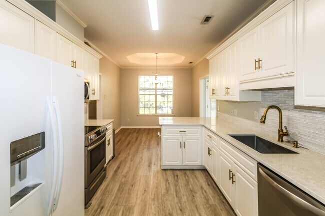 Building Photo - 5803 Carriage Hills Dr