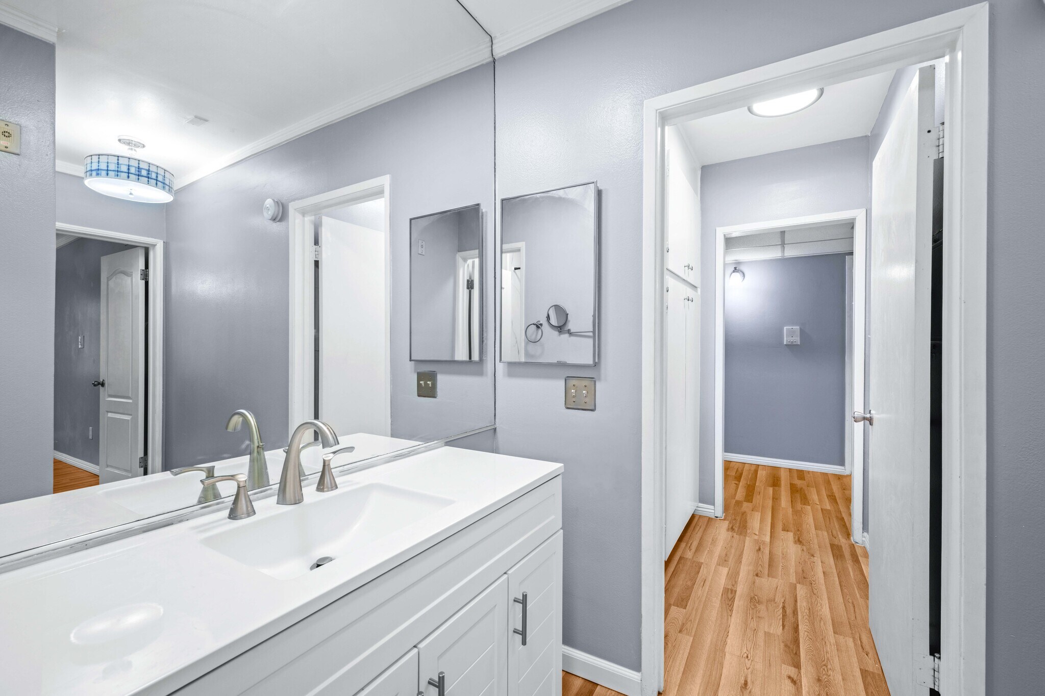 Building Photo - 12801 Moorpark St