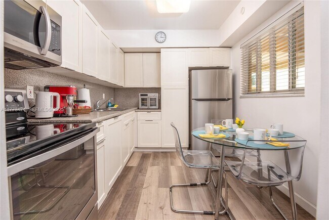 Building Photo - 8888 Collins Ave