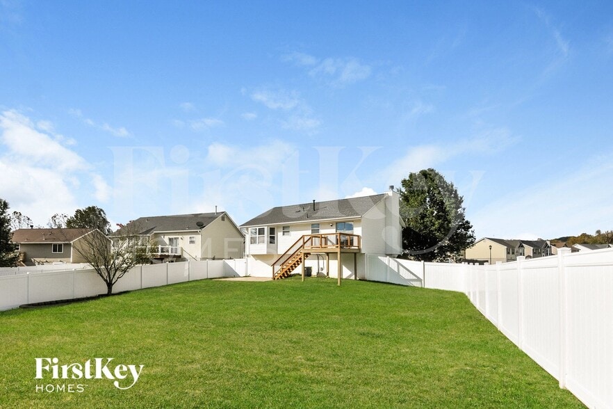 Building Photo - 2487 Waterfront Dr