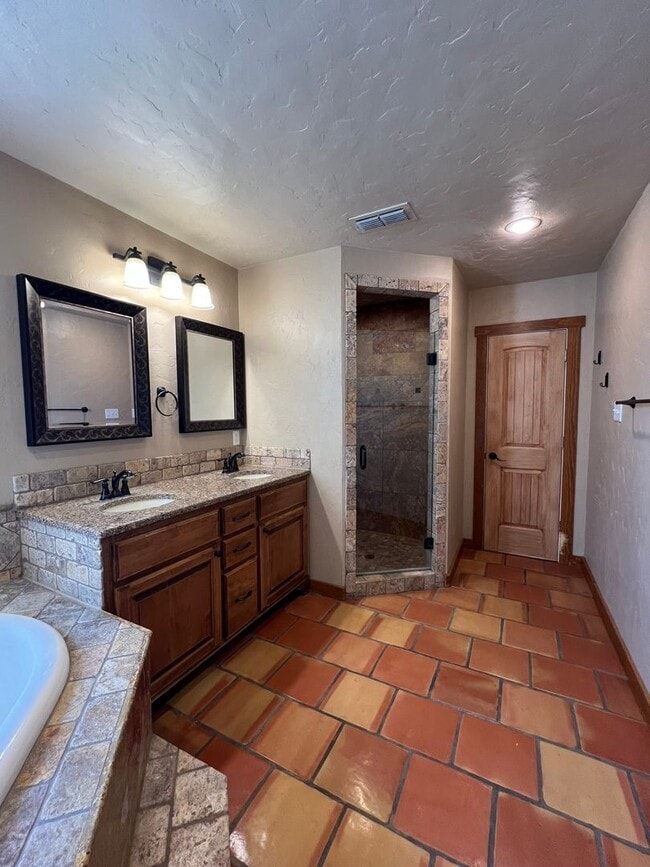 Building Photo - ** Spacious Retreat in Terra Estates II **