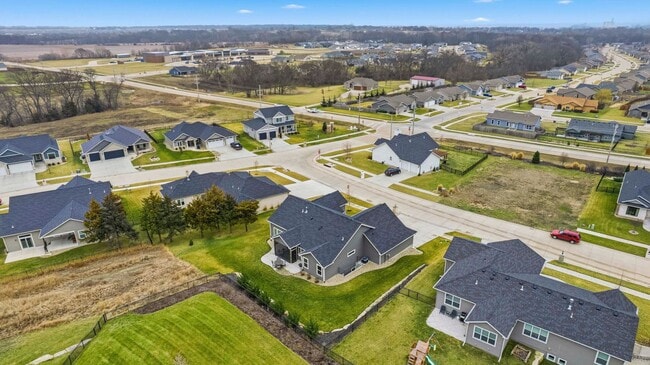 Building Photo - Stunning 6 Bed, 3 Bath Heritage Hills Home | 3-Car Garage | Walk-Out Basement
