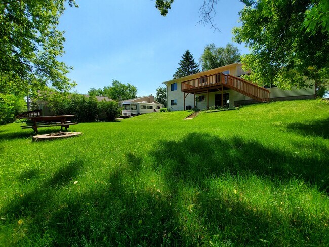 Building Photo - 627 36th St SW