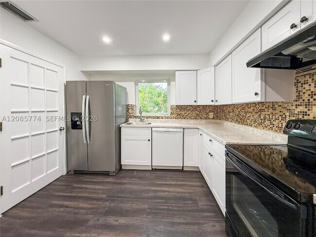 Building Photo - 3128 Coconut Grove Dr