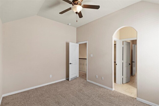 Building Photo - 28647 Maple Red Dr