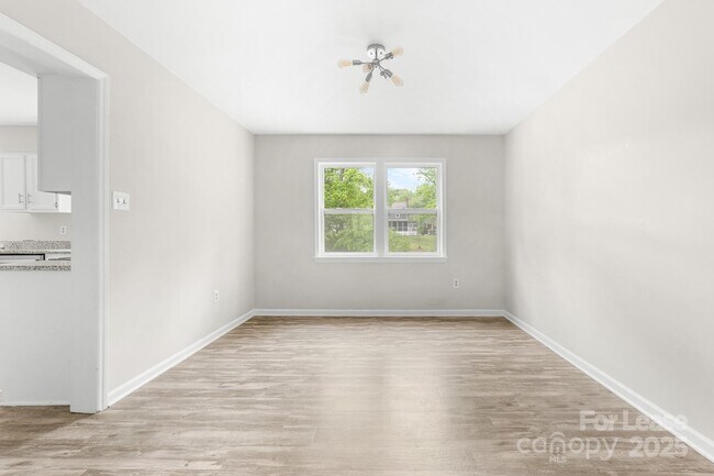 Building Photo - 616 Silversmith Ln