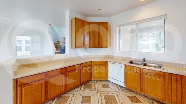 Building Photo - 4720 W Lindenthal Ln