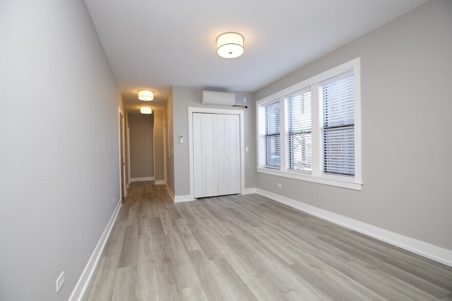 Building Photo - 3853 N Janssen Ave