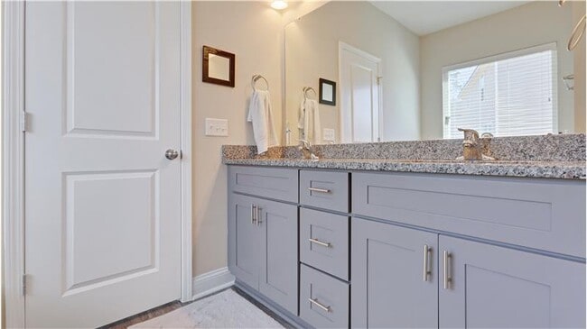 Building Photo - 170 Whitaker Way N