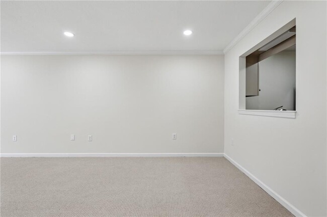 Building Photo - 24308 Plantation Dr NE