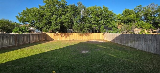 Building Photo - 3037 Bradford Park Dr