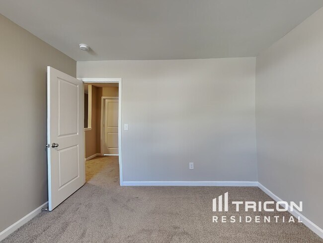 Building Photo - 147 N Cromwell Dr