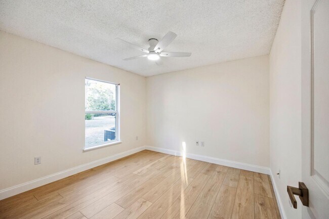 Building Photo - 320 Wisteria Ave NW