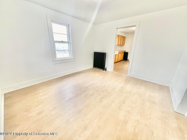 Building Photo - 1005 Luke Ave