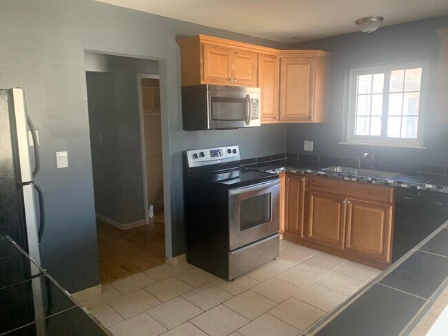 Building Photo - 30256 Southfield Rd