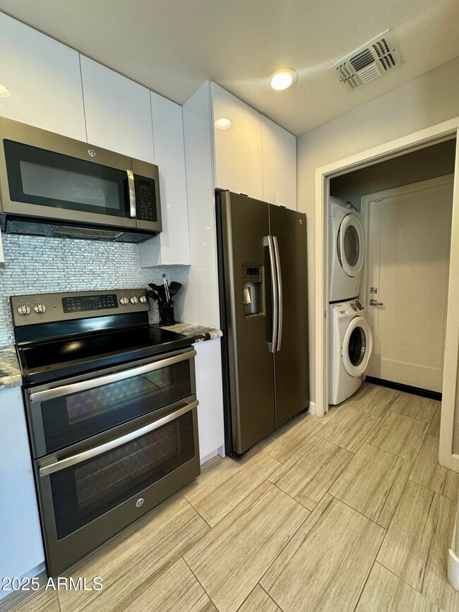 Building Photo - 8835 W Michelle Dr