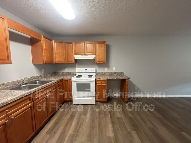 Building Photo - 3650 NE 41st St
