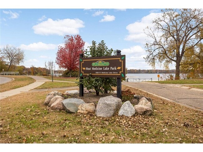 Building Photo - 2331 W Medicine Lake Dr