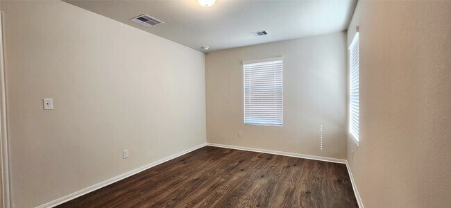 Building Photo - 406 Magnolia Ln