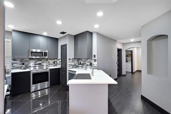 Building Photo - 1010 Belmont Pl