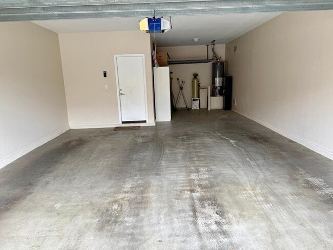 Building Photo - 1929 W Black Hill Rd