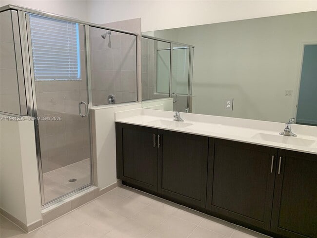 Building Photo - 1271 SE 27th Terrace