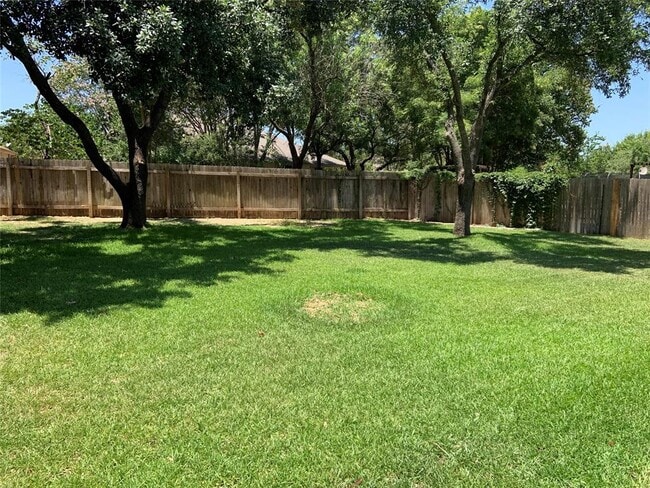 Building Photo - 3304 Santee Dr