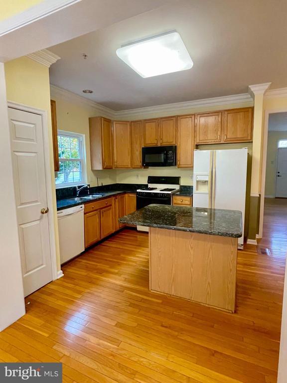 Building Photo - 6101 Newport Terrace